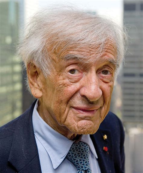 Elie Wiesel .